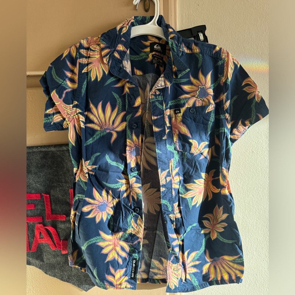 Quiksilver big boys button down size medium